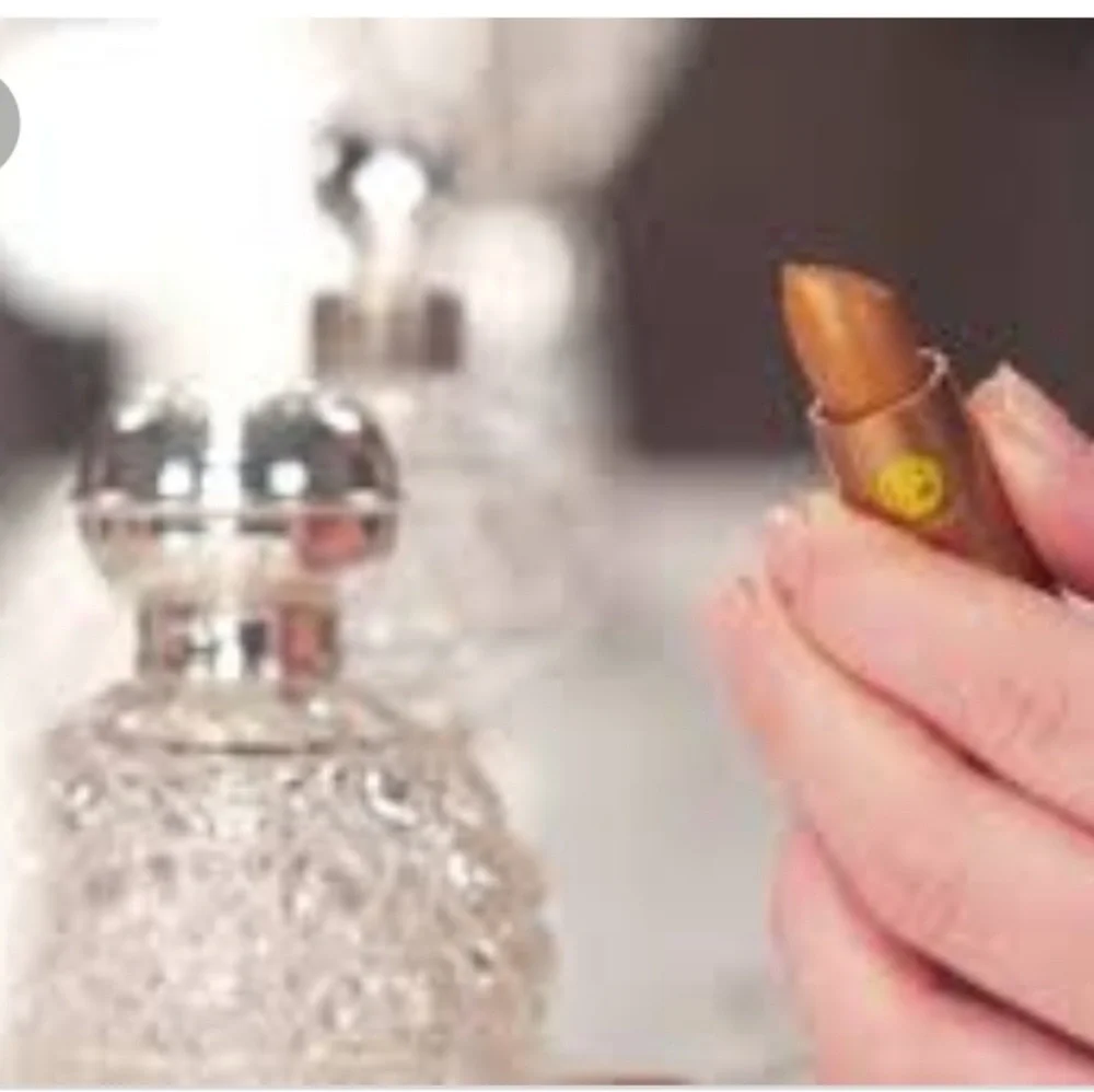 🧚‍♀️QUEEN BEE Lipstick Queen RARE Balm Lipstick NWOBox